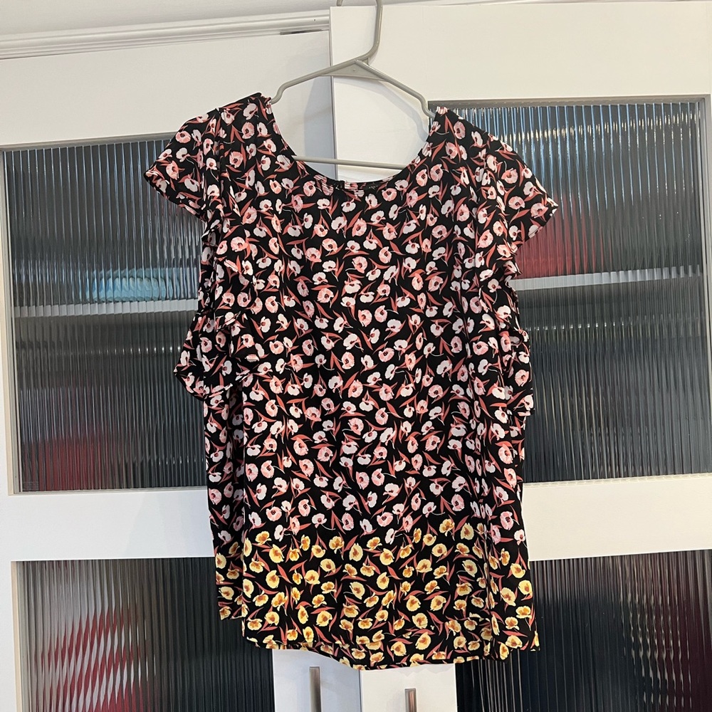 🛍️2/$20 Ann Taylor Top